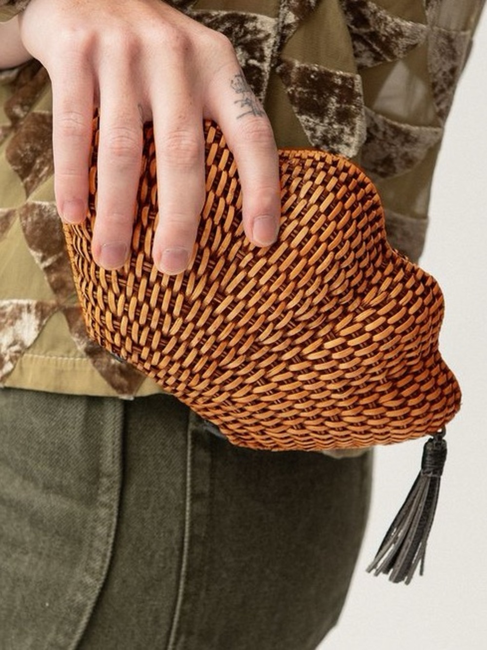 NWT Kayu Woven Straw Wicker Sea Shell Clutch Tassel Crossbody Purse